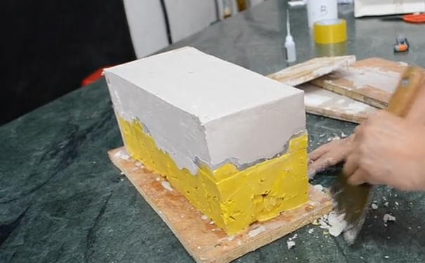 模具硅橡膠成型后怎樣制作外模？